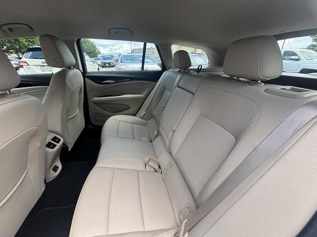 Photo of 2018 Summit White Buick Regal TourX