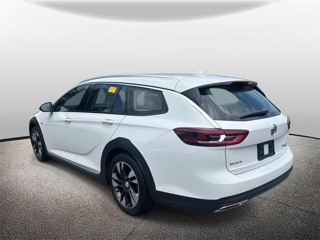 Photo of 2018 Summit White Buick Regal TourX