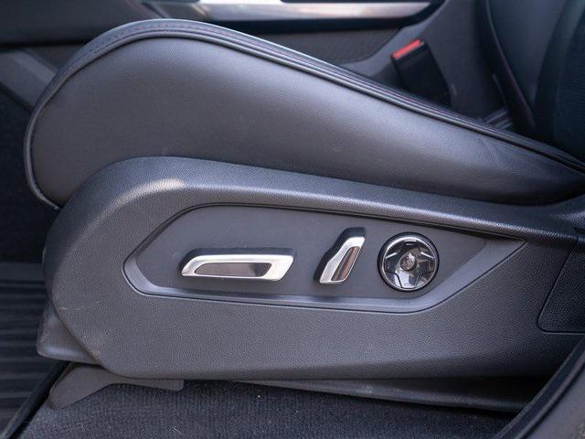 Photo of 2022 Black Acura MDX