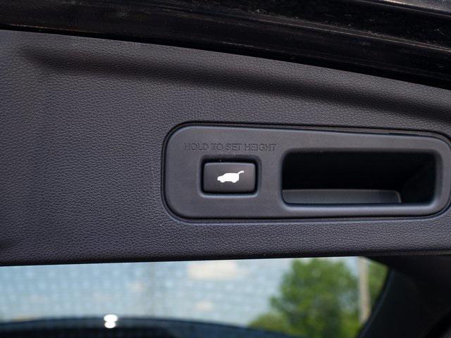 Photo of 2022 Black Acura MDX