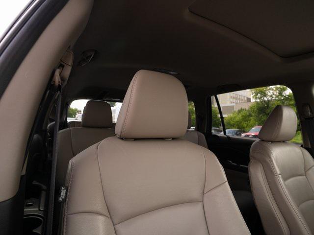 Photo of 2016 Black Forest Pearl Honda Pilot