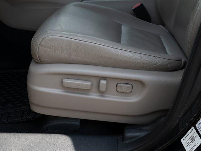 Photo of 2016 Black Forest Pearl Honda Pilot