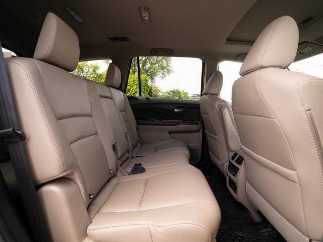 Photo of 2016 Black Forest Pearl Honda Pilot