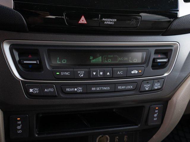 Photo of 2016 Black Forest Pearl Honda Pilot