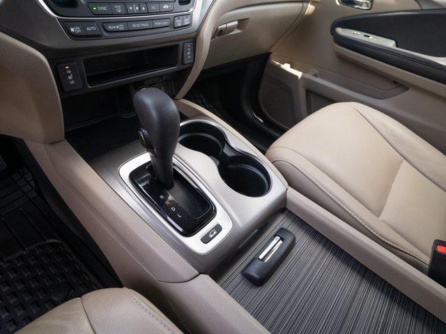 Photo of 2016 Black Forest Pearl Honda Pilot