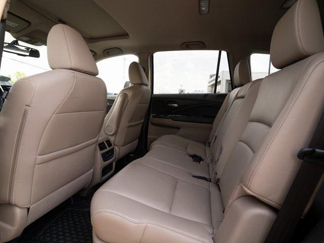 Photo of 2016 Black Forest Pearl Honda Pilot