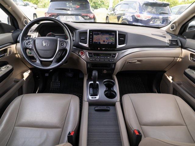 Photo of 2016 Black Forest Pearl Honda Pilot
