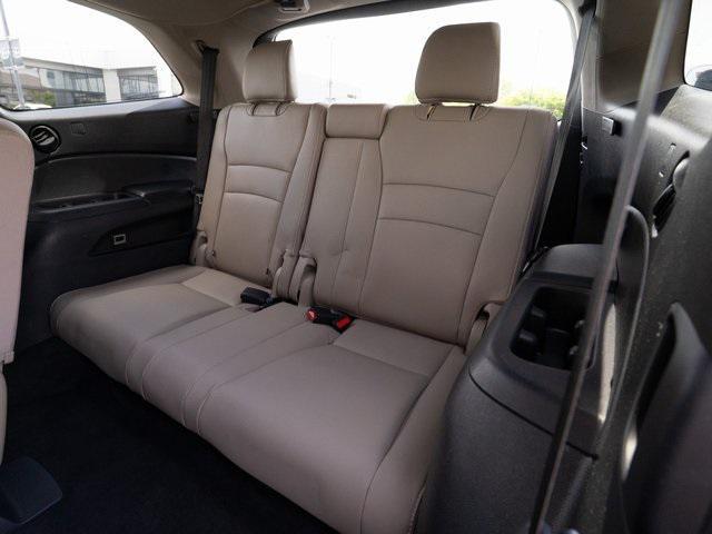 Photo of 2016 Black Forest Pearl Honda Pilot