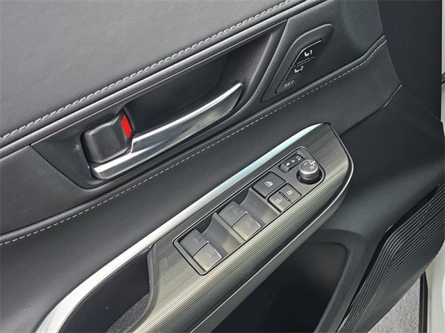 Photo of 2024 Wind Chill Pearl Toyota Venza