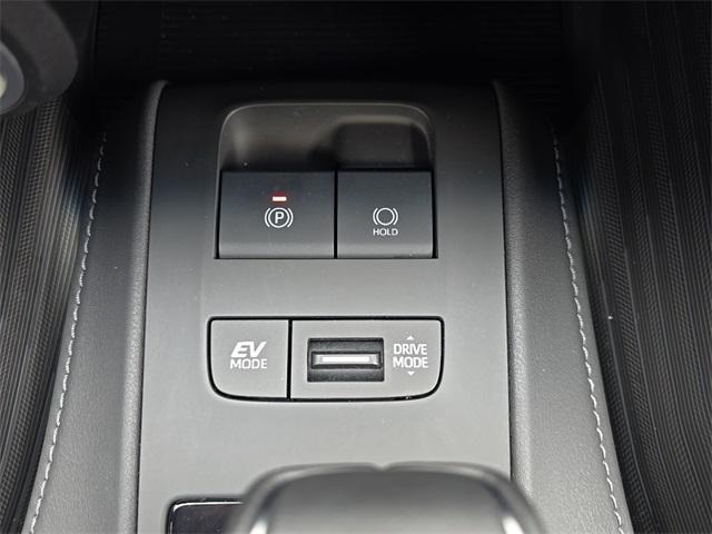 Photo of 2024 Wind Chill Pearl Toyota Venza