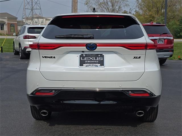 Photo of 2024 Wind Chill Pearl Toyota Venza