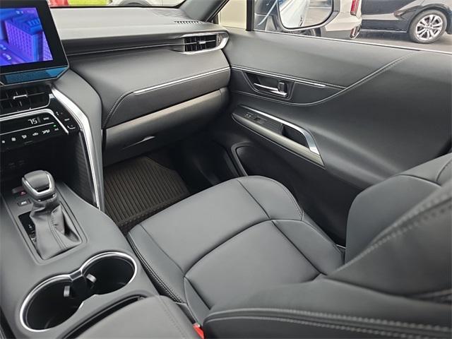 Photo of 2024 Wind Chill Pearl Toyota Venza