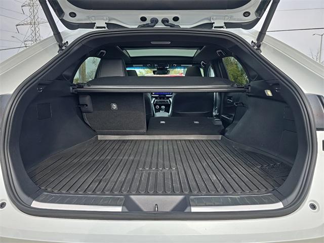 Photo of 2024 Wind Chill Pearl Toyota Venza