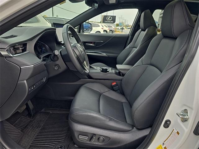 Photo of 2024 Wind Chill Pearl Toyota Venza
