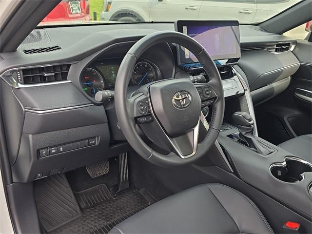 Photo of 2024 Wind Chill Pearl Toyota Venza