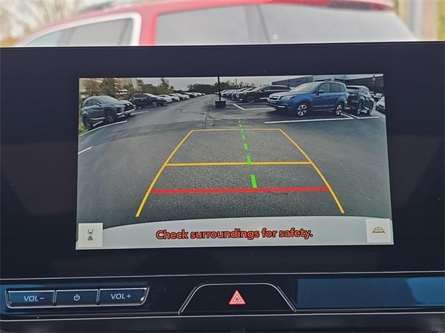Photo of 2024 Wind Chill Pearl Toyota Venza