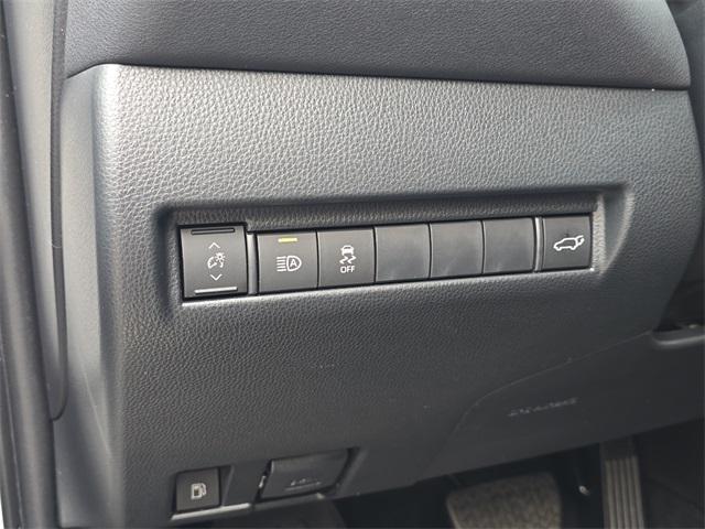 Photo of 2024 Wind Chill Pearl Toyota Venza