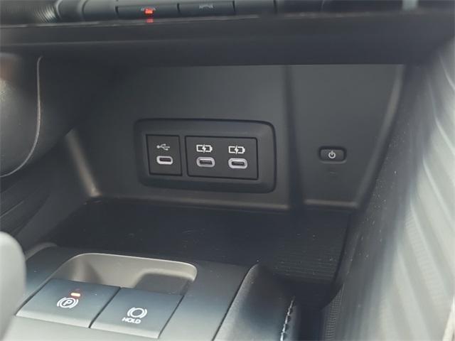 Photo of 2024 Wind Chill Pearl Toyota Venza