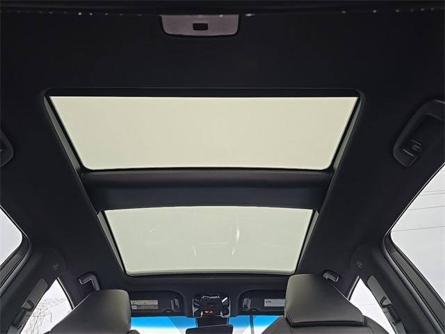 Photo of 2024 Wind Chill Pearl Toyota Venza