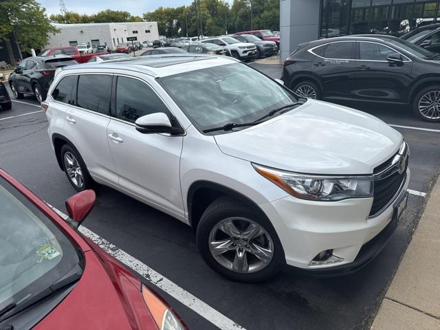 Photo of 2015 Blizzard Pearl Toyota Highlander