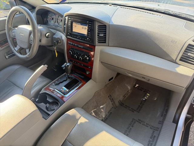 Photo of 2005 Bright Silver Metallic Clearcoat Jeep Grand Cherokee