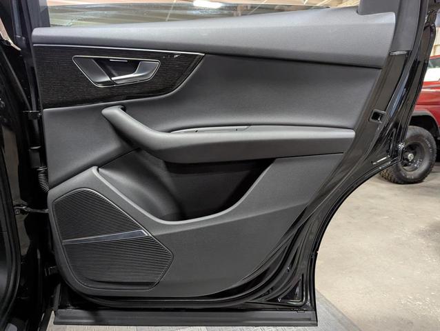 Photo of 2022 Mythos Black Metallic Audi Q7