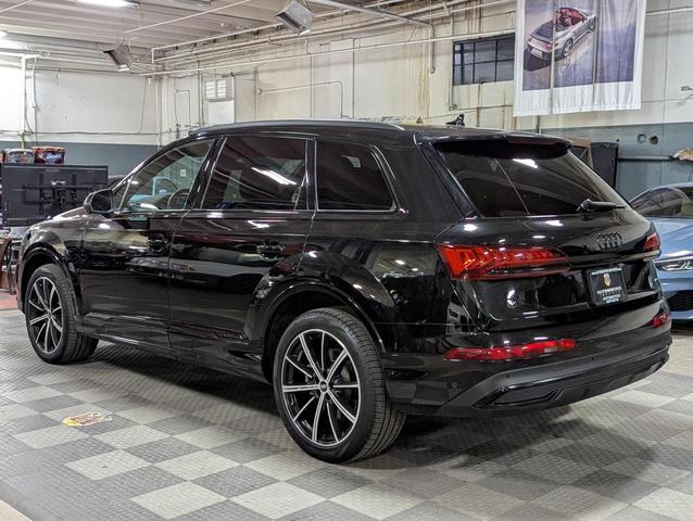 Photo of 2022 Mythos Black Metallic Audi Q7