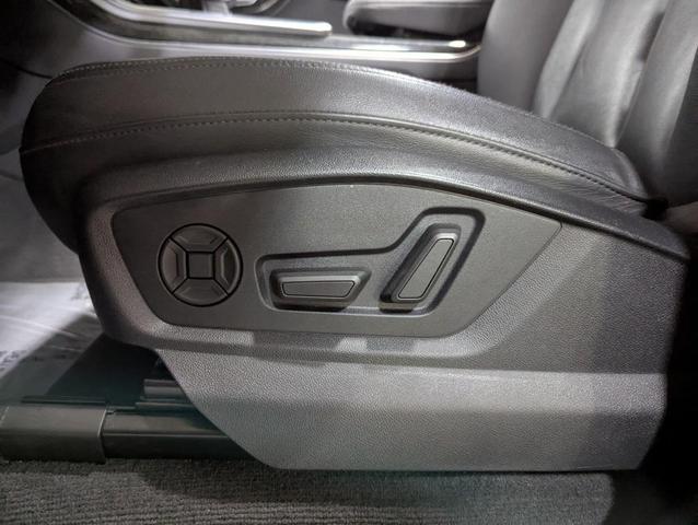 Photo of 2022 Mythos Black Metallic Audi Q7