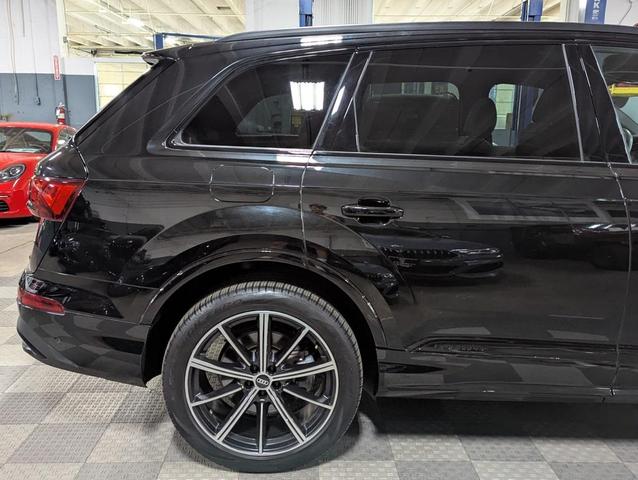 Photo of 2022 Mythos Black Metallic Audi Q7