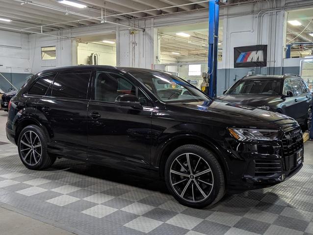 Photo of 2022 Mythos Black Metallic Audi Q7