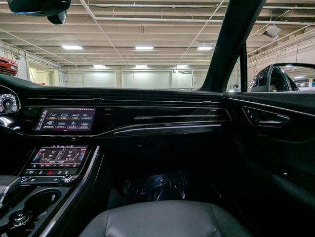 Photo of 2022 Mythos Black Metallic Audi Q7