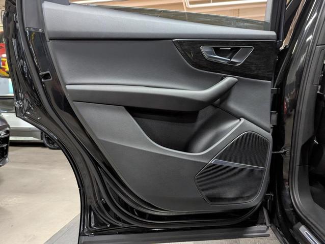 Photo of 2022 Mythos Black Metallic Audi Q7