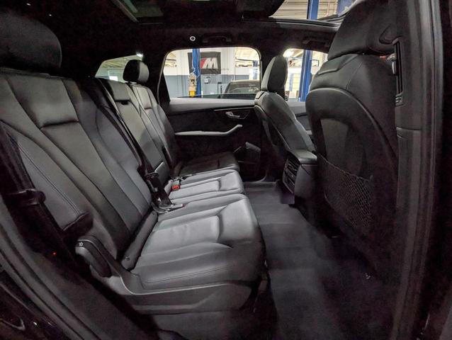 Photo of 2022 Mythos Black Metallic Audi Q7