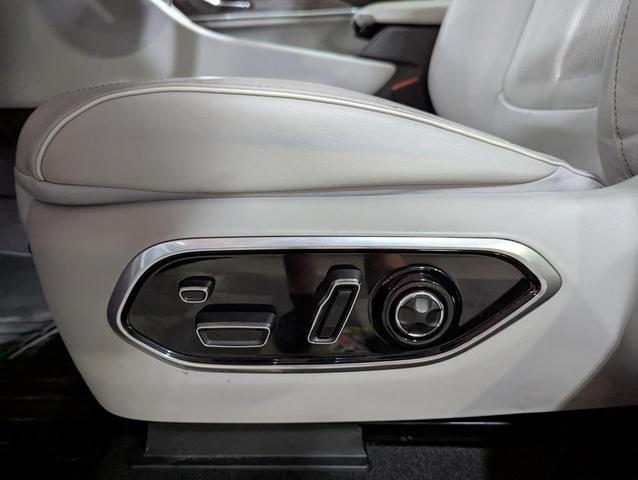 Photo of 2021 Velvet Red Pearlcoat Jeep Grand Cherokee L