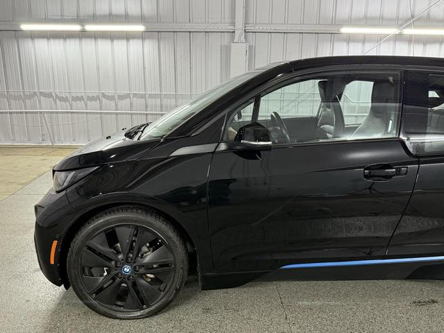 Photo of 2017 Fluid Black w/Highlight BMW i Blue BMW i3