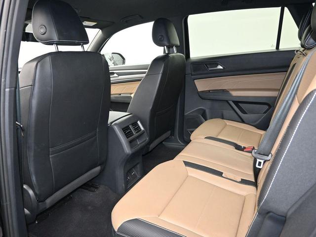 Photo of 2022 Deep Black Pearl Volkswagen Atlas Cross Sport