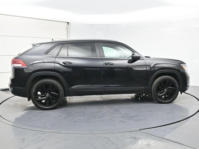 Photo of 2022 Deep Black Pearl Volkswagen Atlas Cross Sport