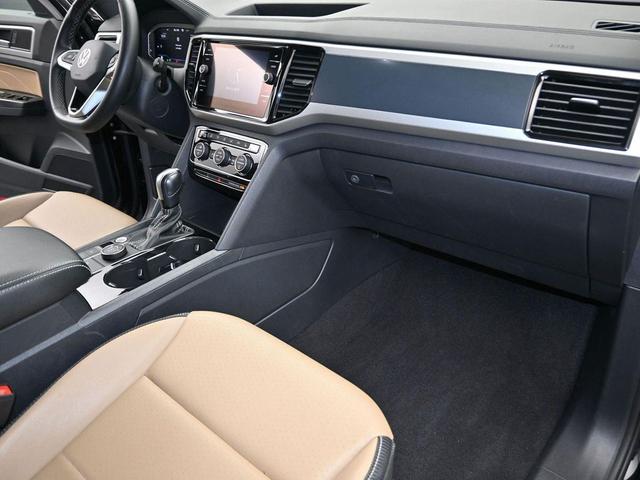 Photo of 2022 Deep Black Pearl Volkswagen Atlas Cross Sport