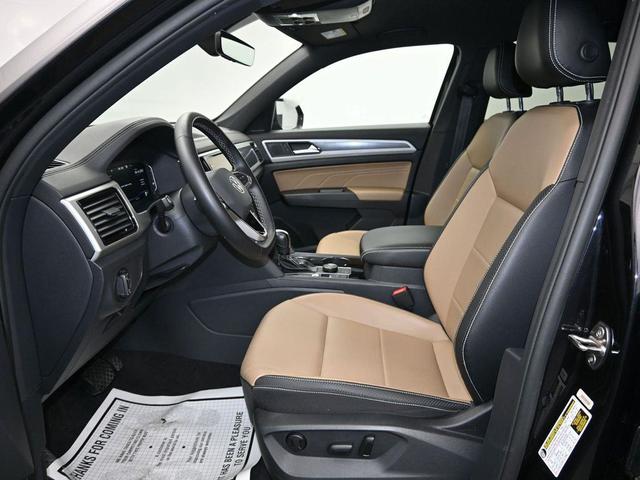 Photo of 2022 Deep Black Pearl Volkswagen Atlas Cross Sport