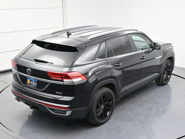Photo of 2022 Deep Black Pearl Volkswagen Atlas Cross Sport