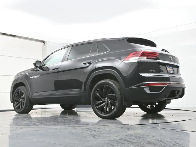 Photo of 2022 Deep Black Pearl Volkswagen Atlas Cross Sport
