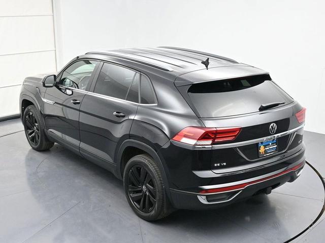 Photo of 2022 Deep Black Pearl Volkswagen Atlas Cross Sport