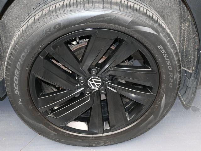 Photo of 2022 Deep Black Pearl Volkswagen Atlas Cross Sport