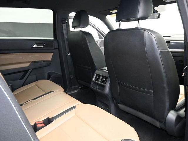 Photo of 2022 Deep Black Pearl Volkswagen Atlas Cross Sport