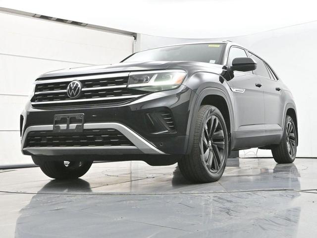 Photo of 2022 Deep Black Pearl Volkswagen Atlas Cross Sport