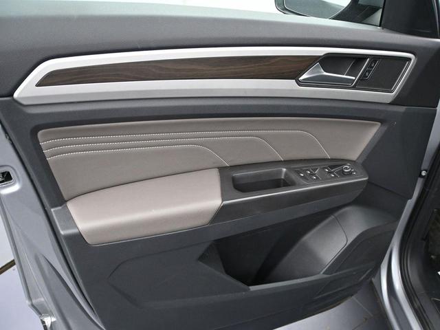 Photo of 2022 Pyrite Silver Metallic Volkswagen Atlas