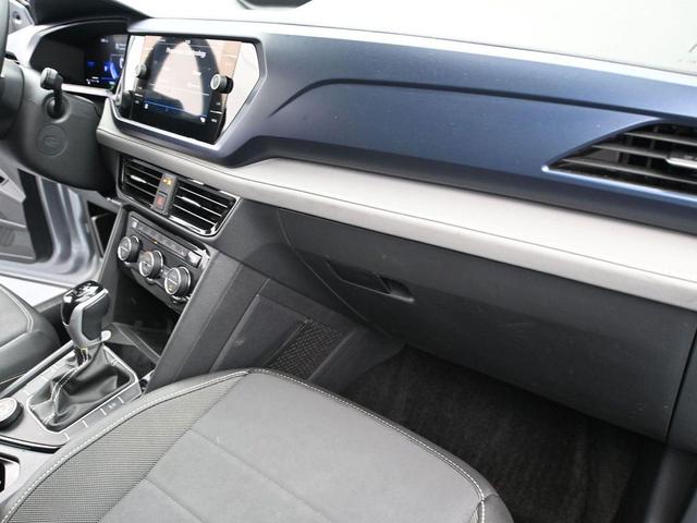 Photo of 2024 Pyrite Silver Metallic Volkswagen Taos