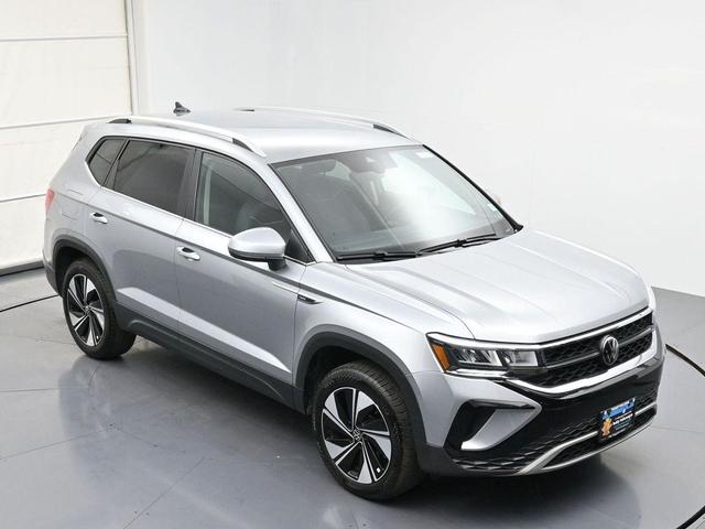 Photo of 2024 Pyrite Silver Metallic Volkswagen Taos