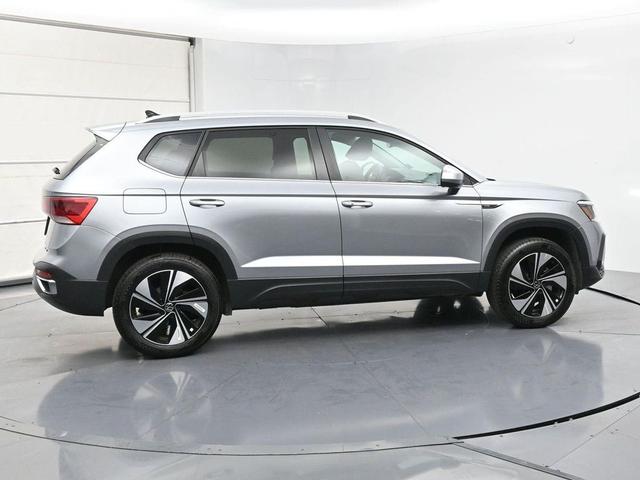Photo of 2024 Pyrite Silver Metallic Volkswagen Taos