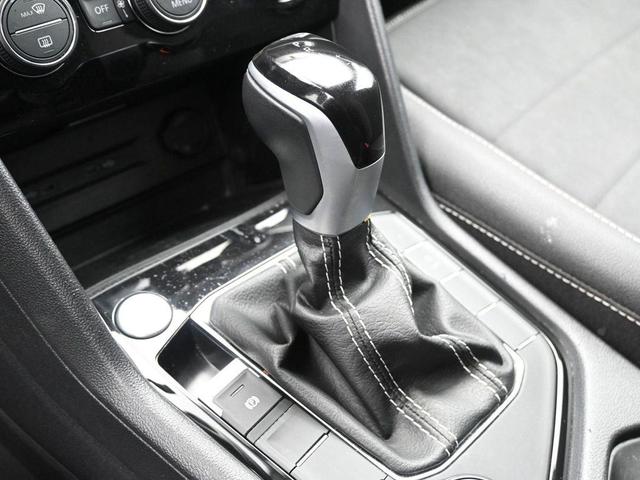 Photo of 2024 Pyrite Silver Metallic Volkswagen Taos